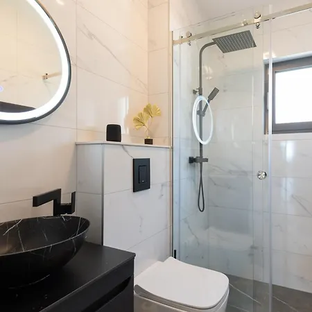 Liamare Макарська